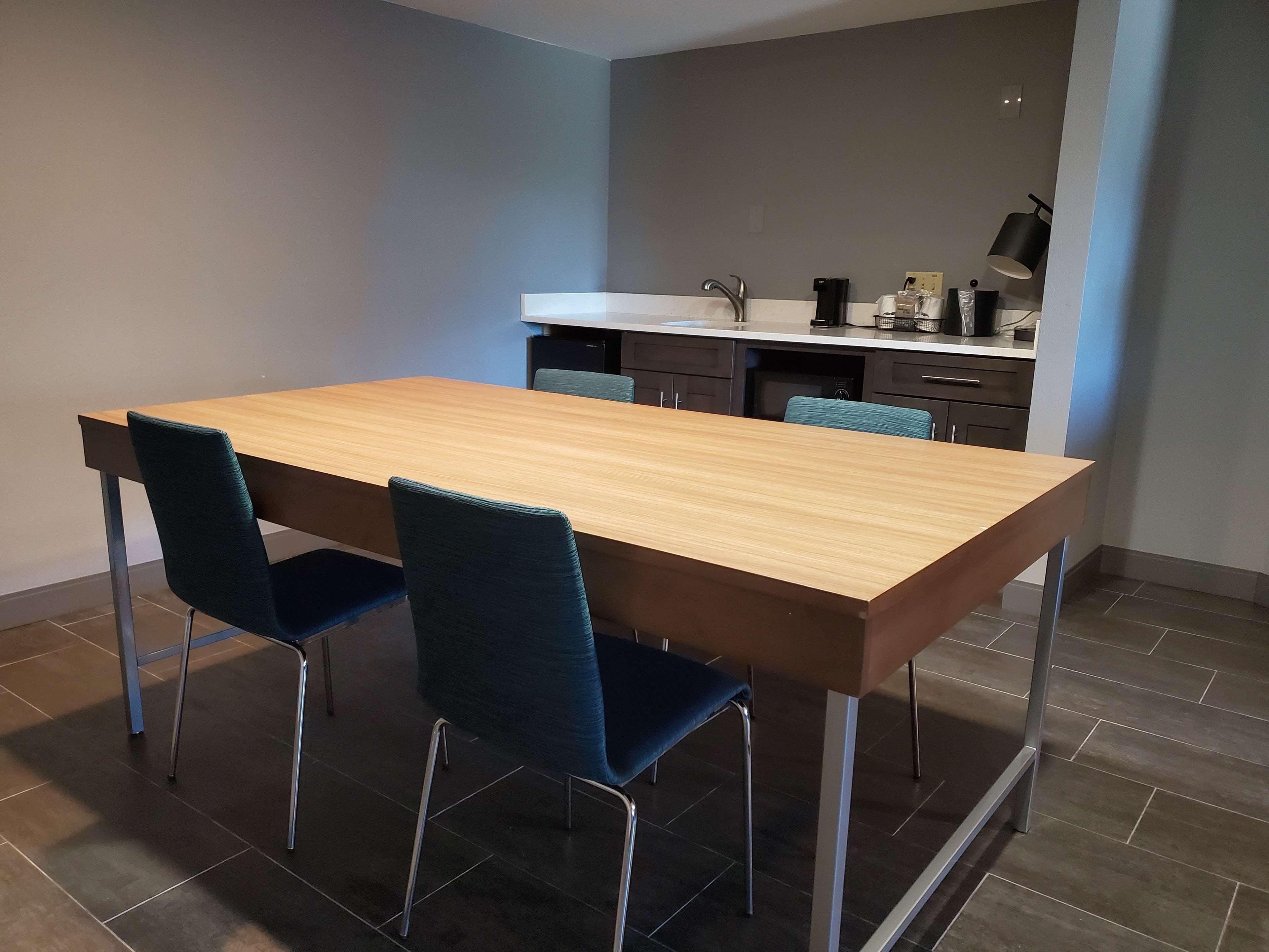 Hampton Inn & Suites Newtown Yardley Exteriör bild