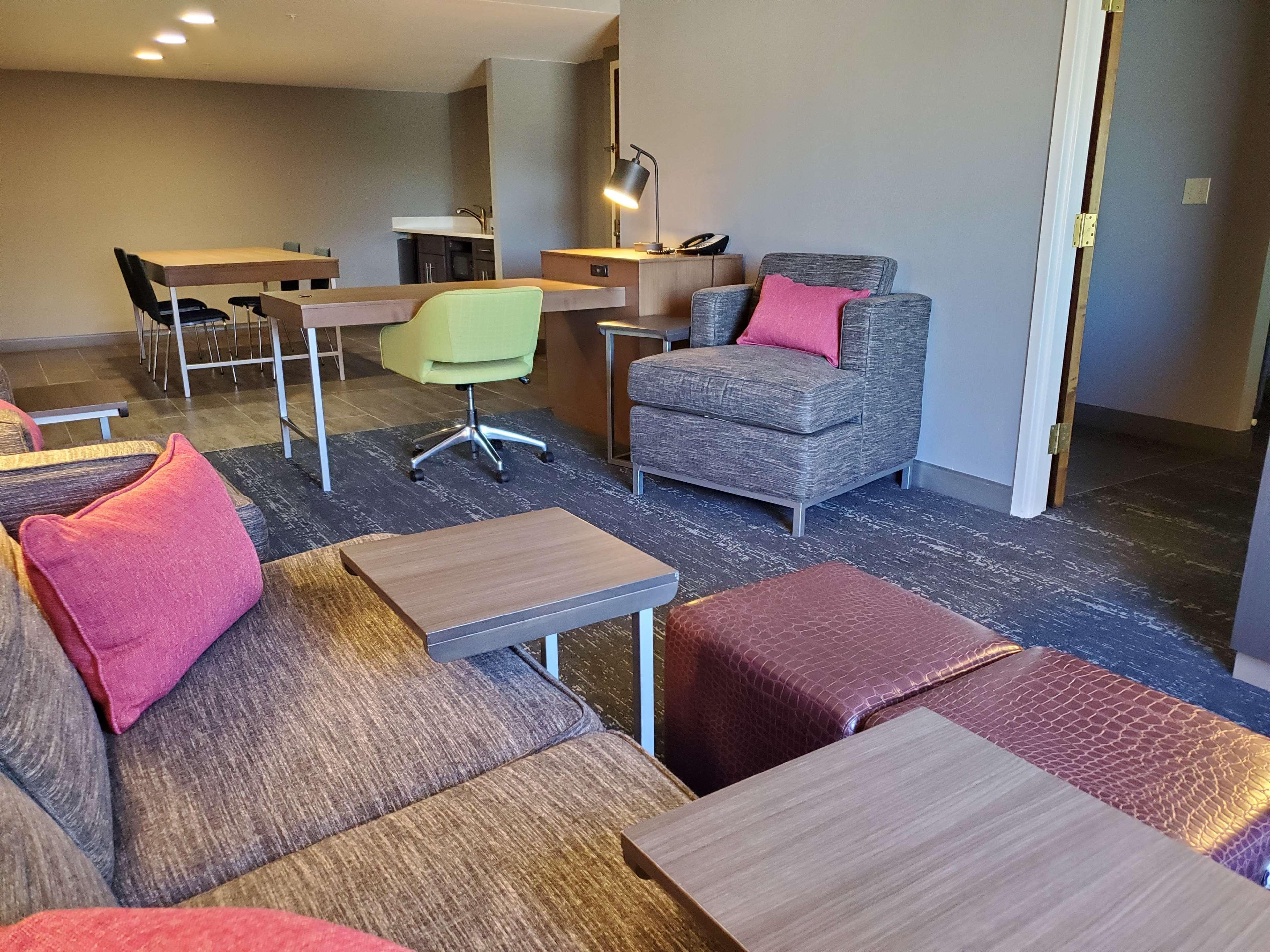 Hampton Inn & Suites Newtown Yardley Exteriör bild