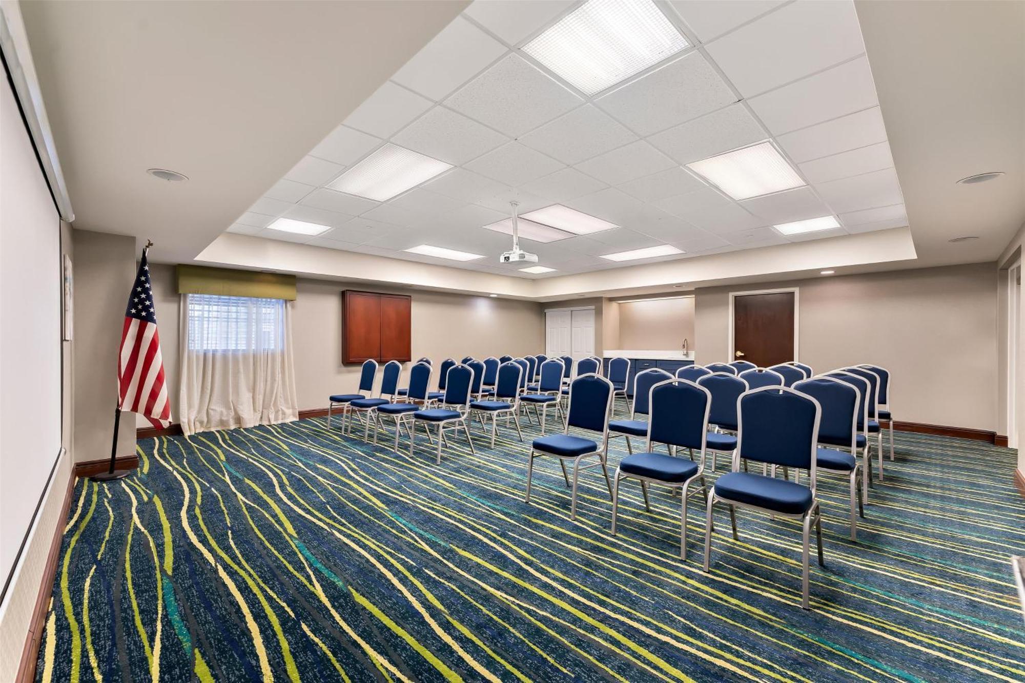 Hampton Inn & Suites Newtown Yardley Exteriör bild