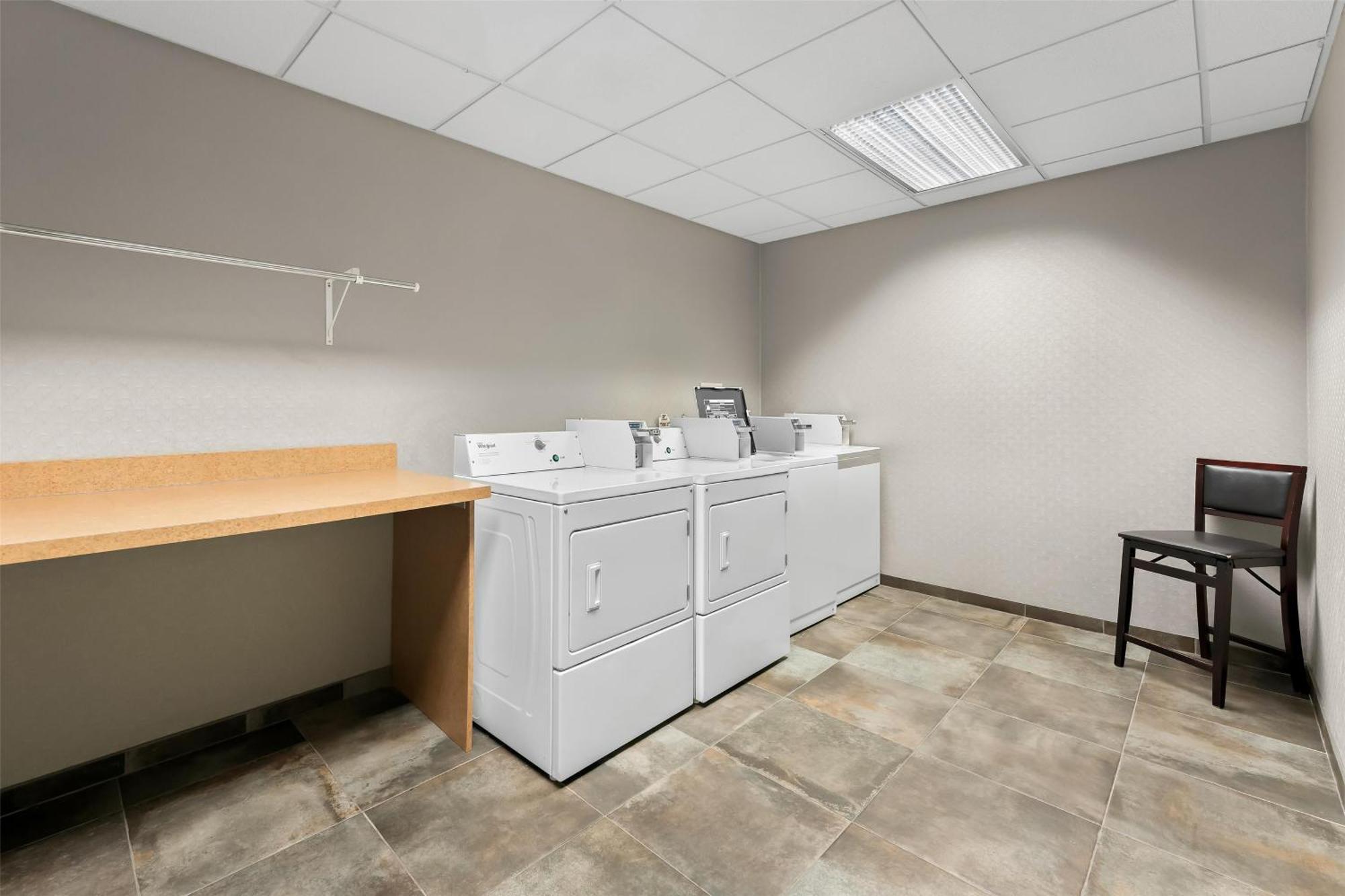 Hampton Inn & Suites Newtown Yardley Exteriör bild