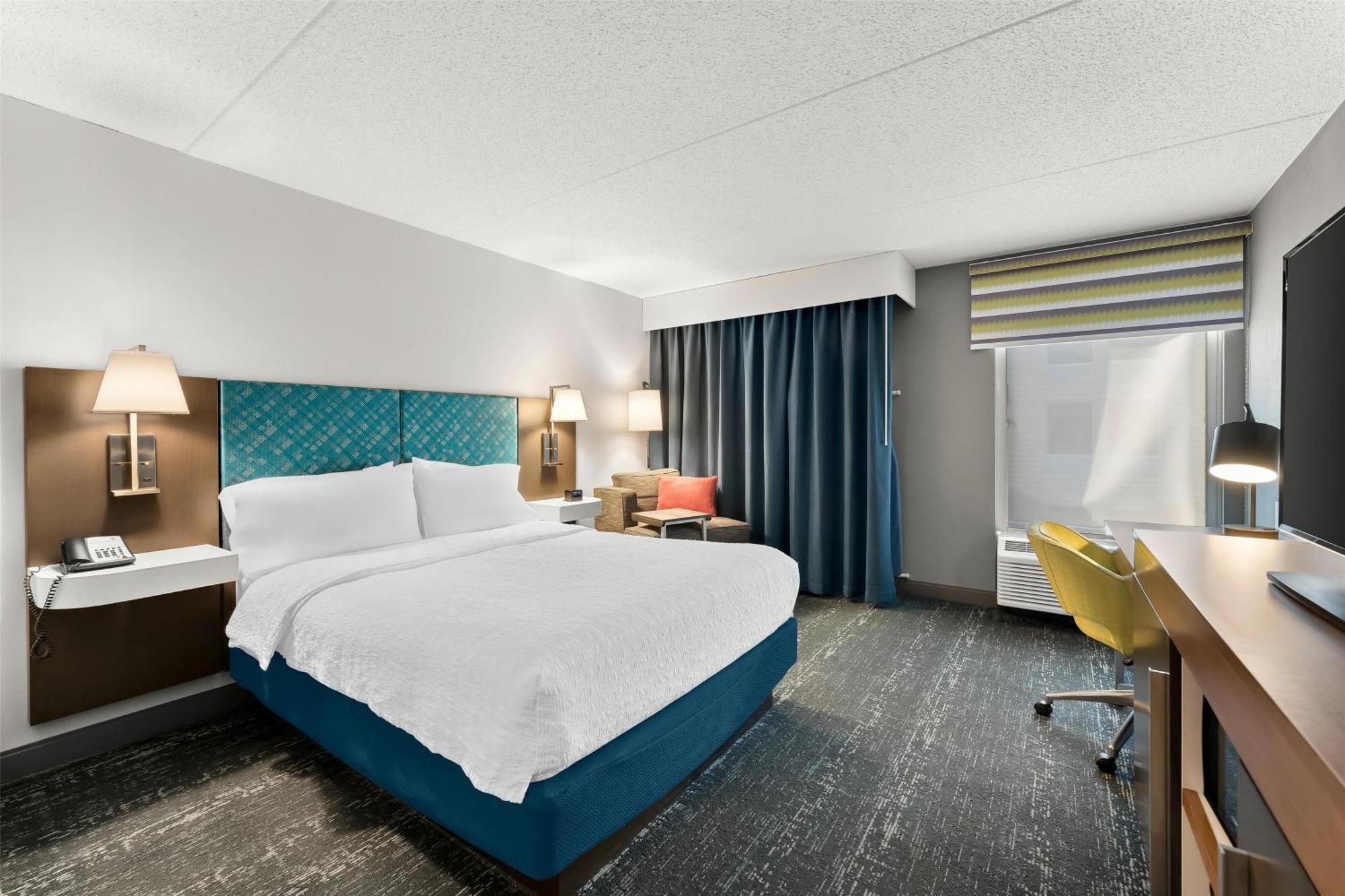 Hampton Inn & Suites Newtown Yardley Exteriör bild
