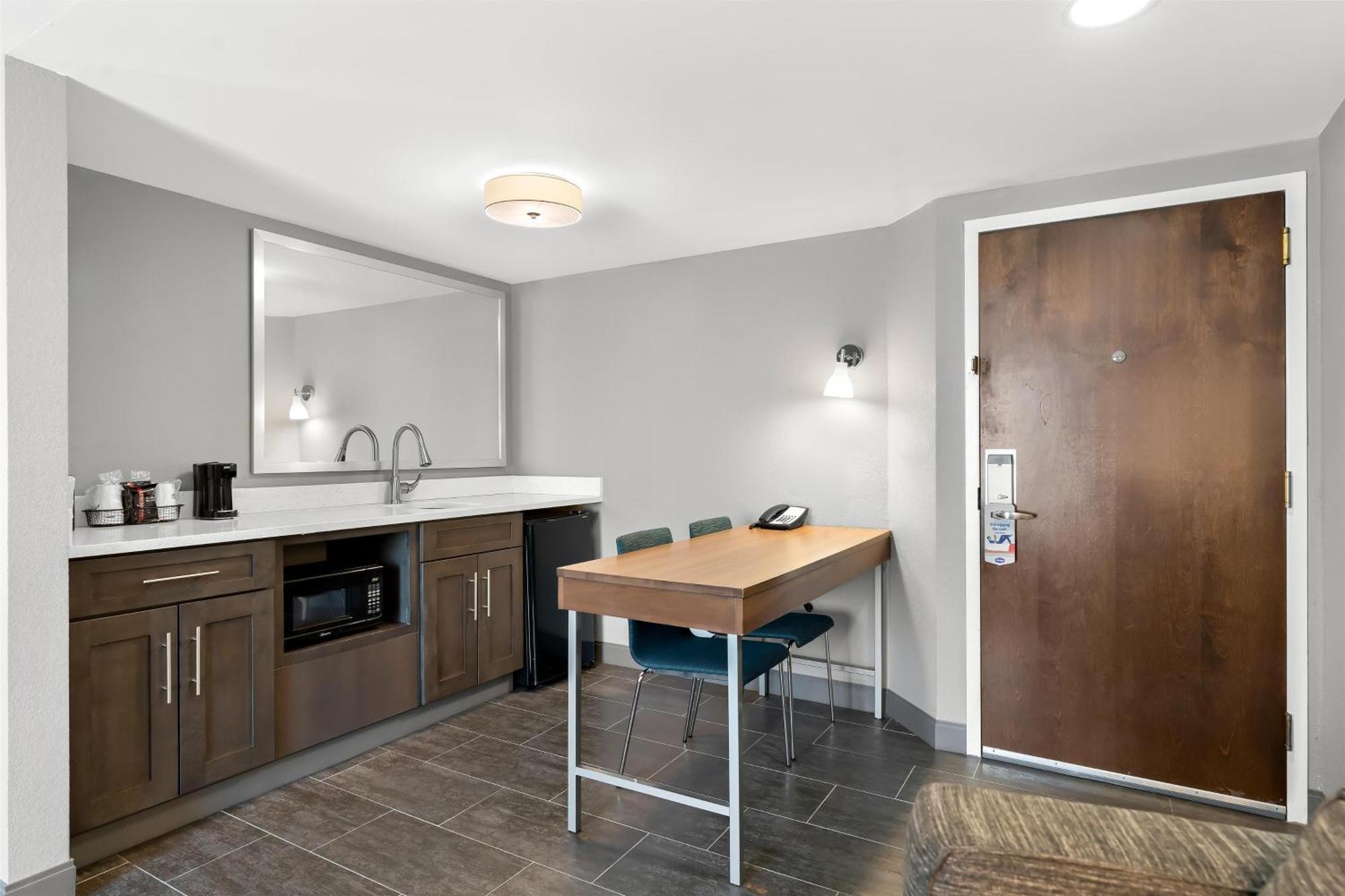 Hampton Inn & Suites Newtown Yardley Exteriör bild
