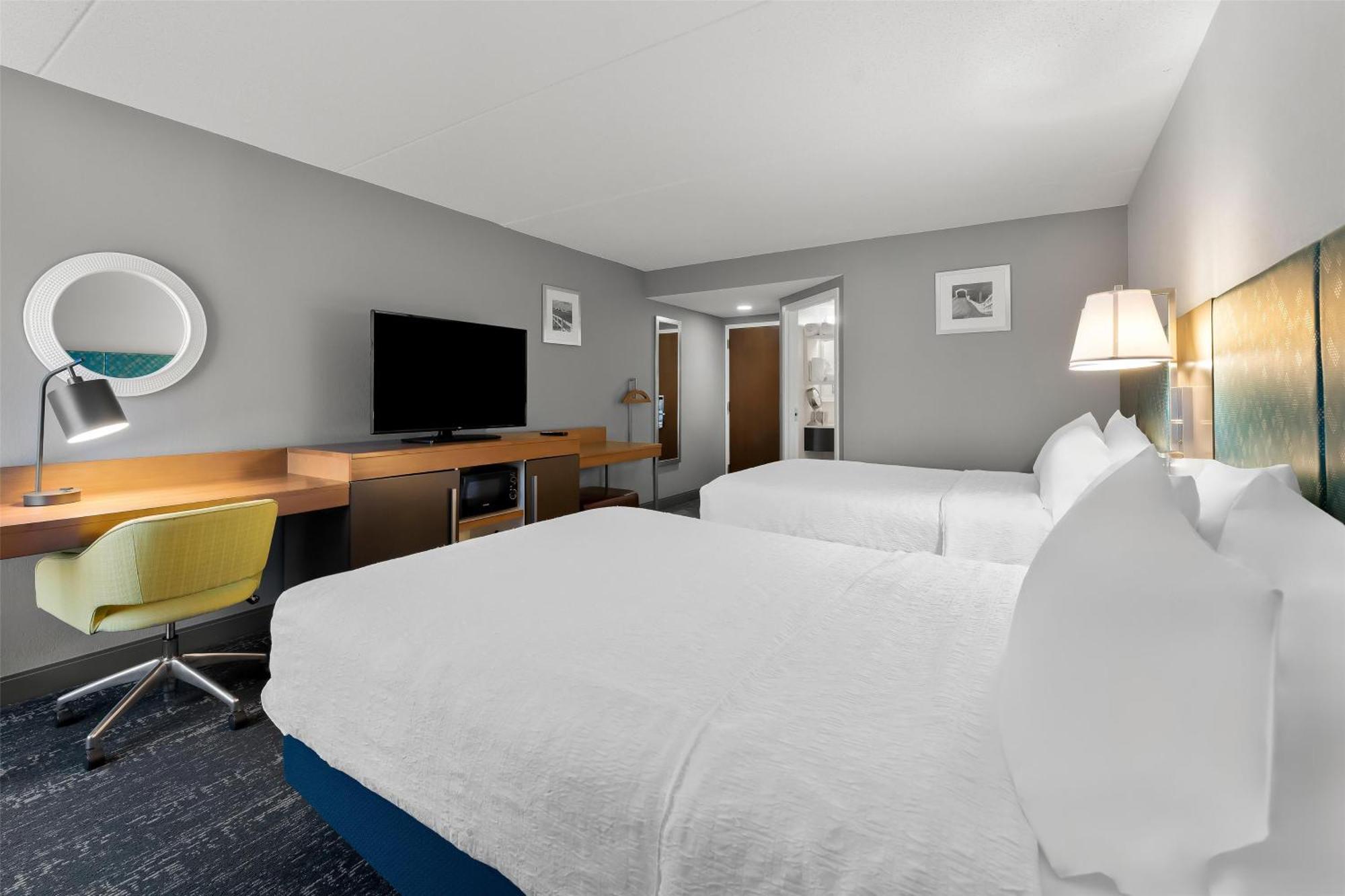 Hampton Inn & Suites Newtown Yardley Exteriör bild