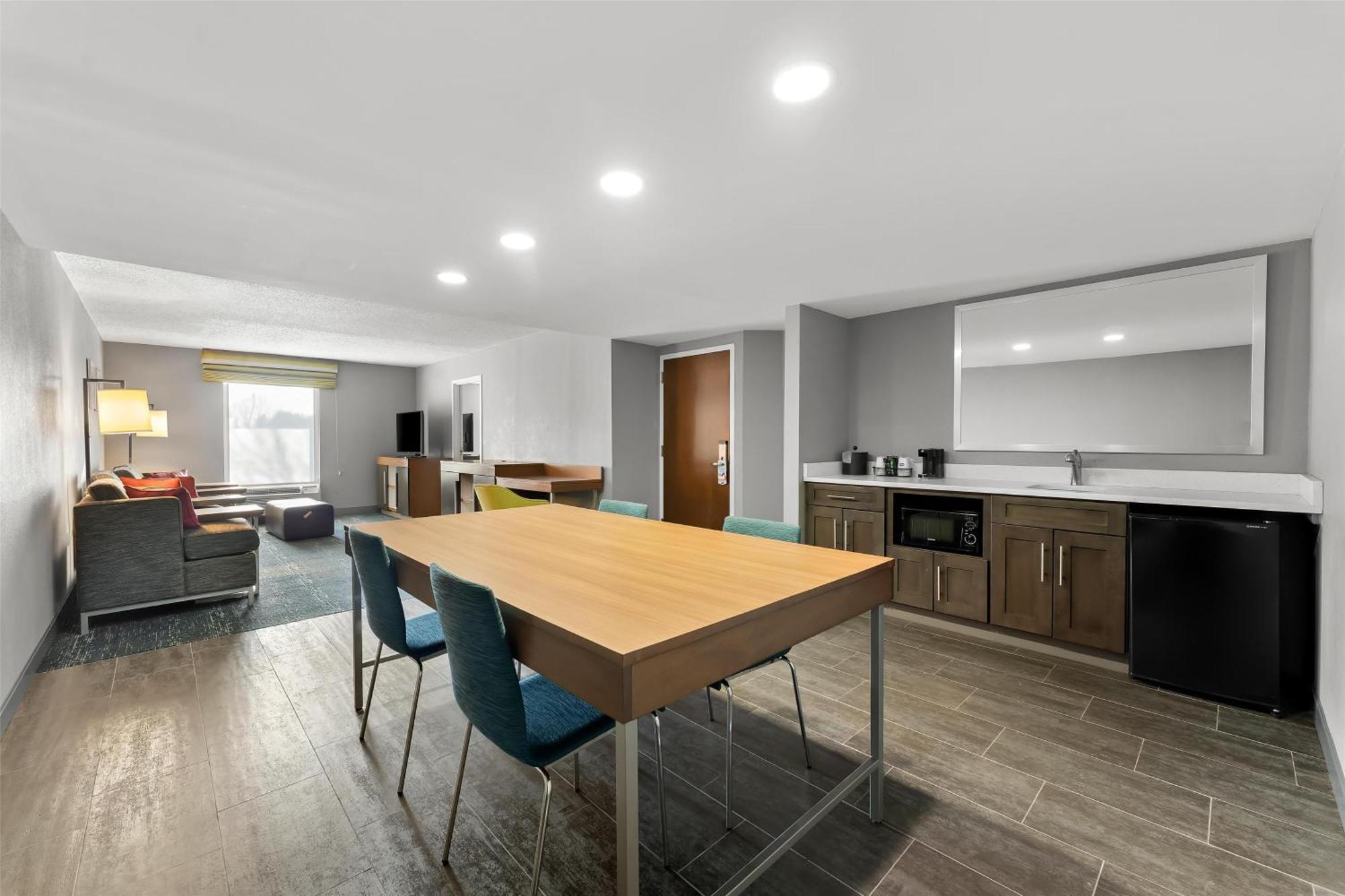Hampton Inn & Suites Newtown Yardley Exteriör bild