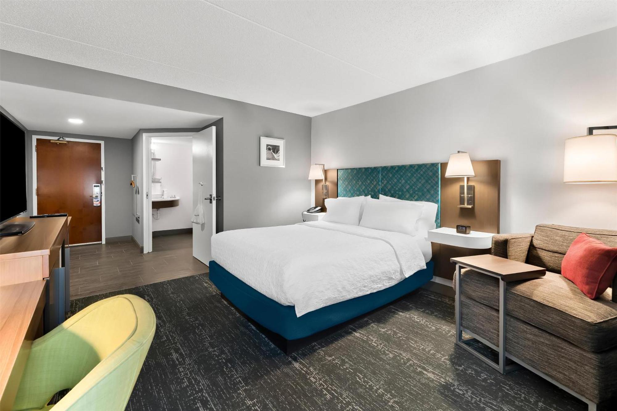 Hampton Inn & Suites Newtown Yardley Exteriör bild