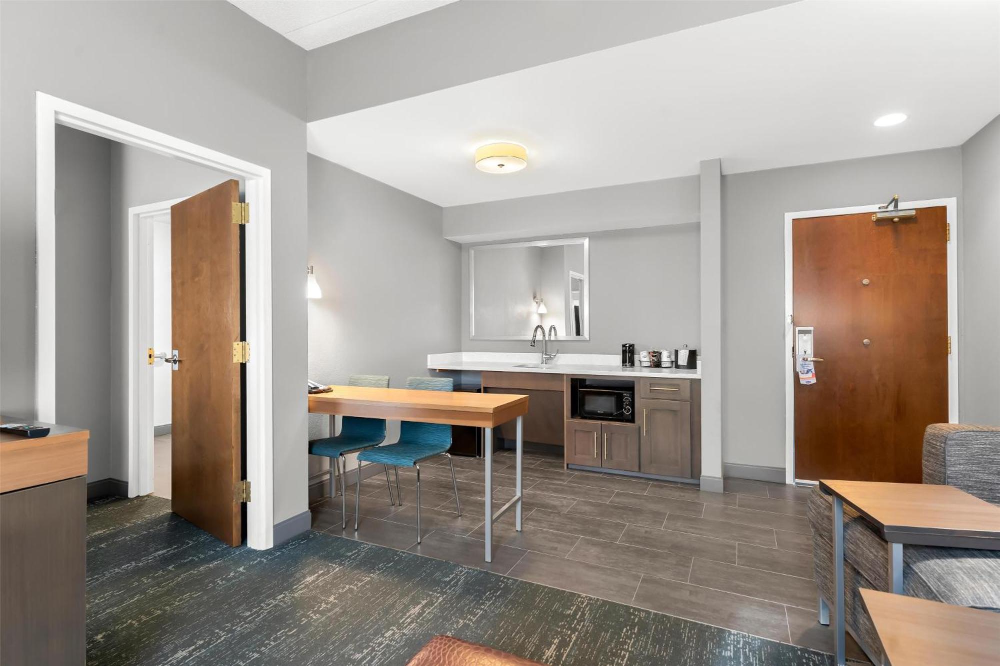 Hampton Inn & Suites Newtown Yardley Exteriör bild