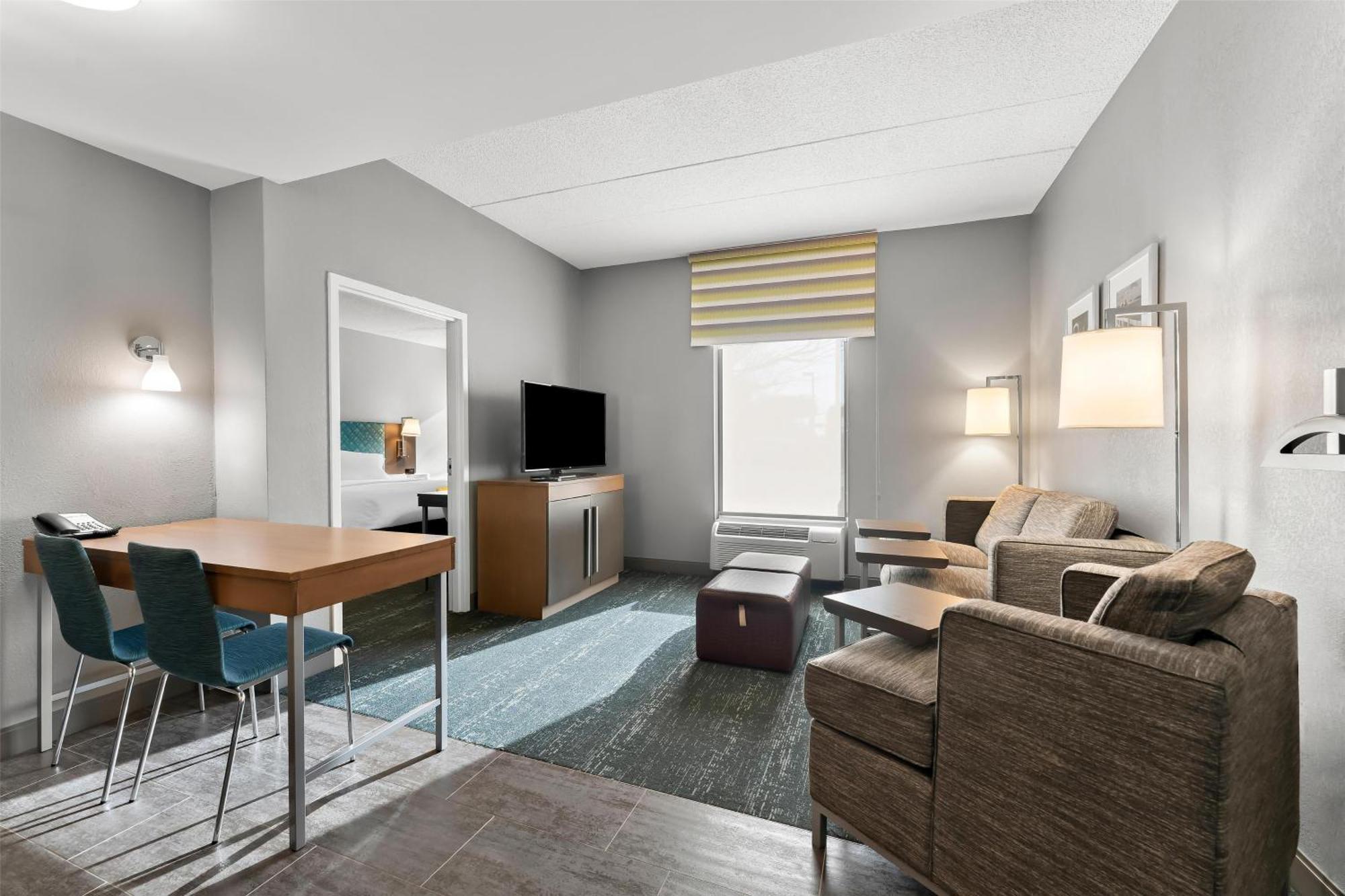 Hampton Inn & Suites Newtown Yardley Exteriör bild