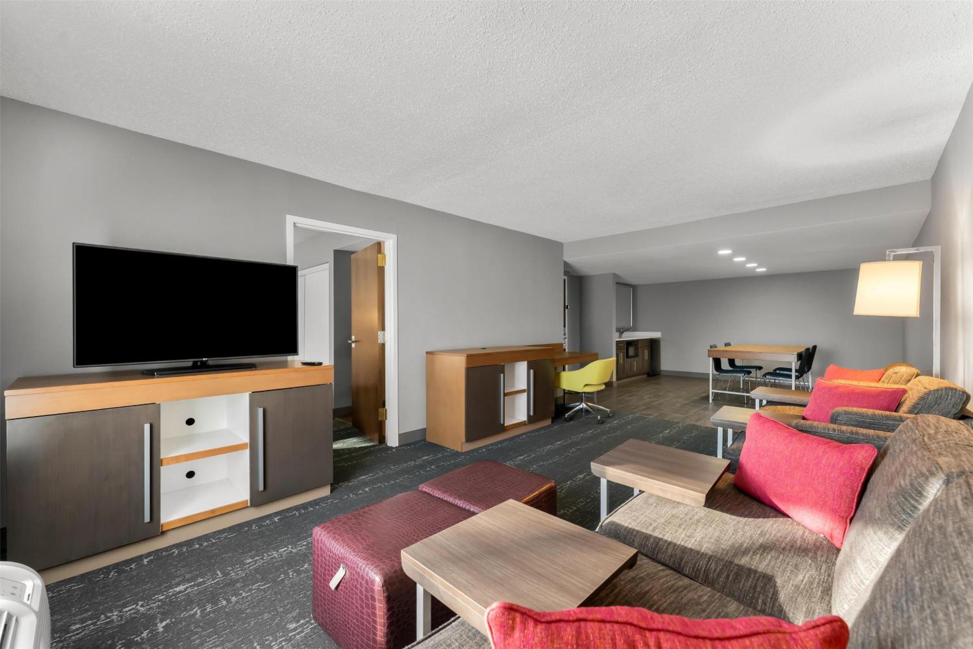 Hampton Inn & Suites Newtown Yardley Exteriör bild