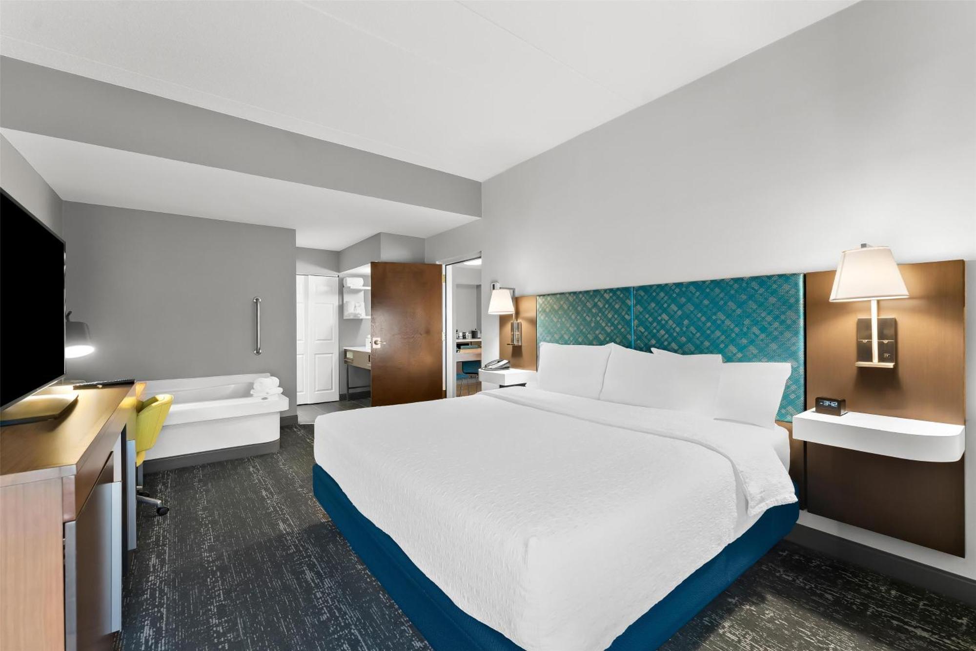 Hampton Inn & Suites Newtown Yardley Exteriör bild