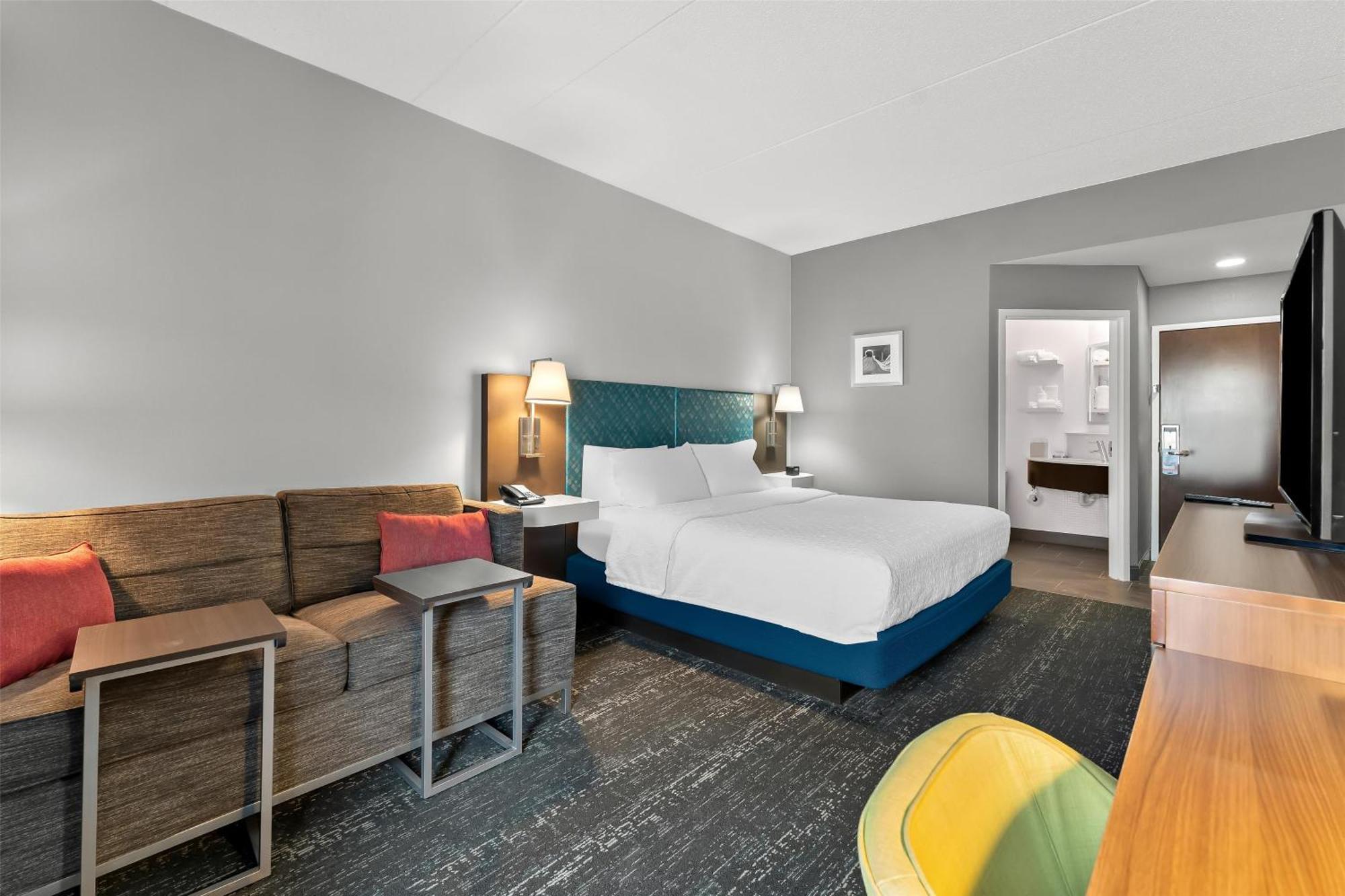 Hampton Inn & Suites Newtown Yardley Exteriör bild