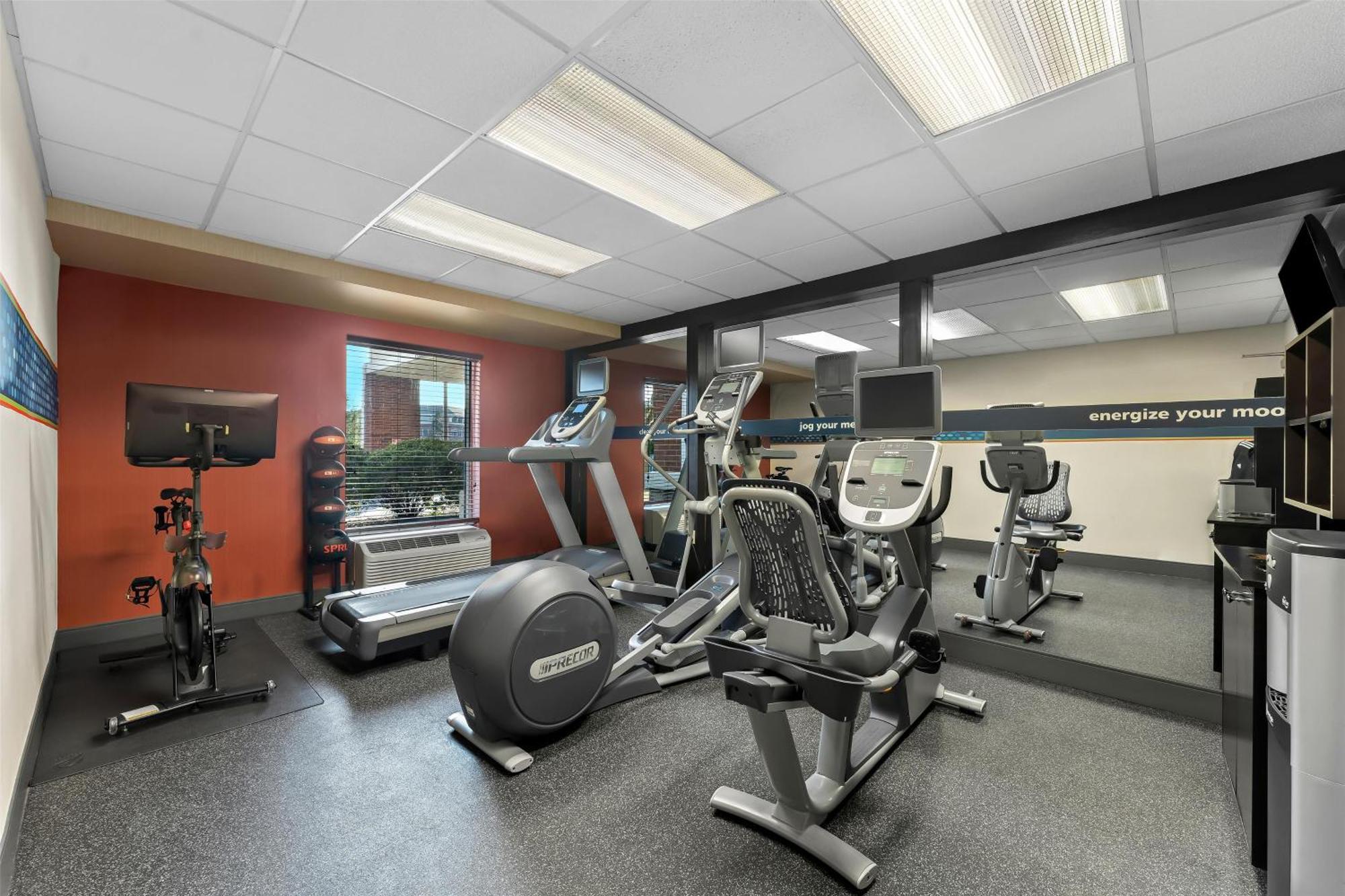 Hampton Inn & Suites Newtown Yardley Exteriör bild