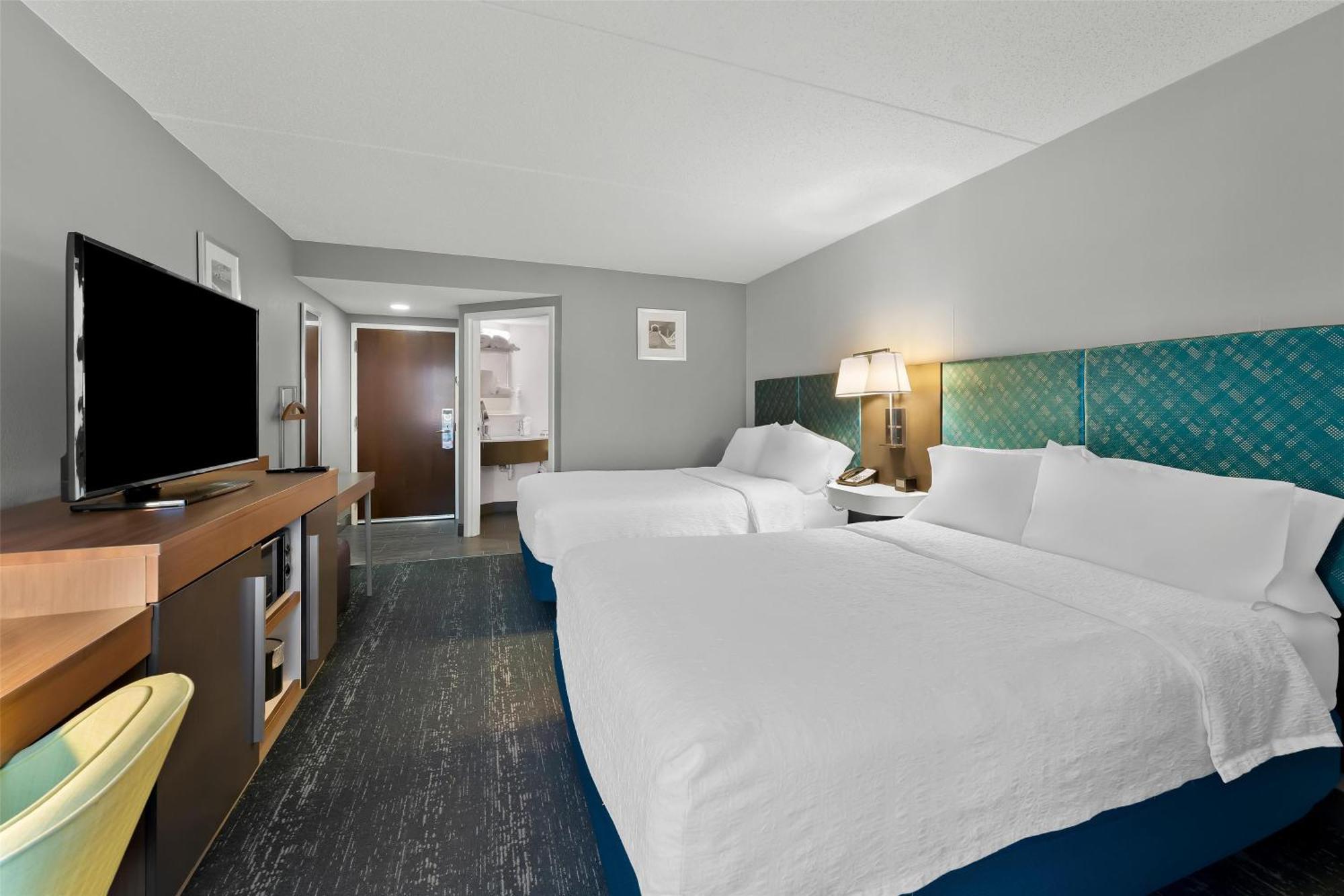 Hampton Inn & Suites Newtown Yardley Exteriör bild
