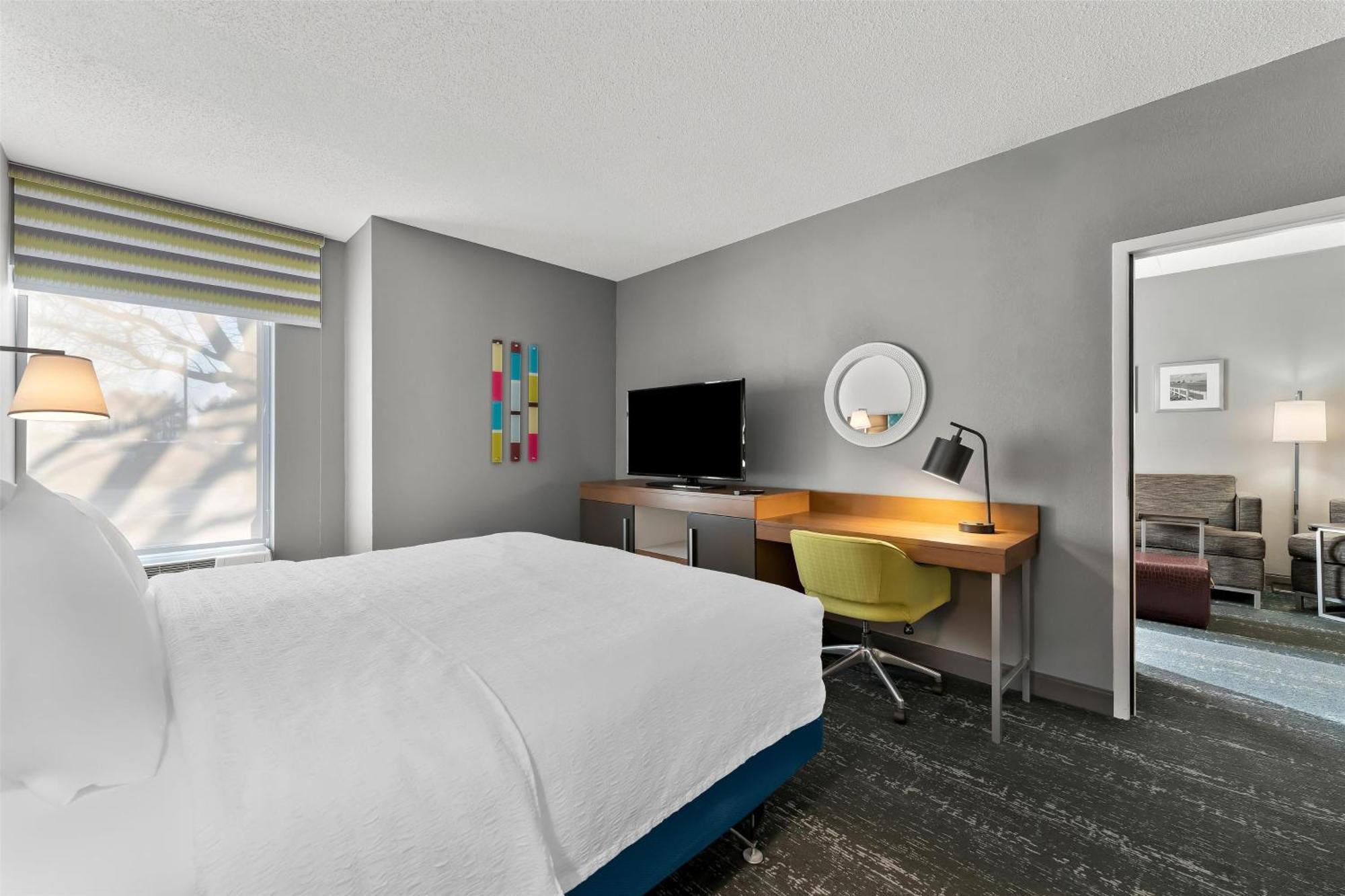 Hampton Inn & Suites Newtown Yardley Exteriör bild
