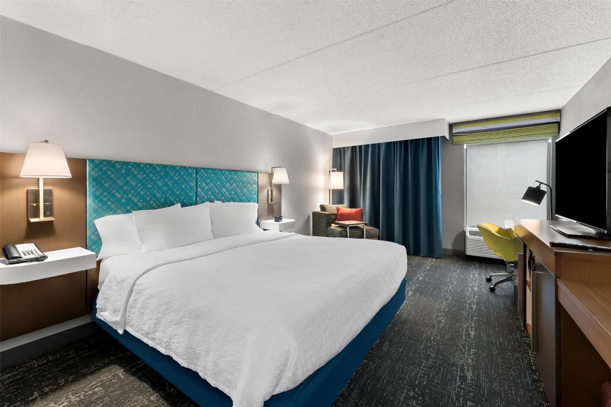 Hampton Inn & Suites Newtown Yardley Exteriör bild