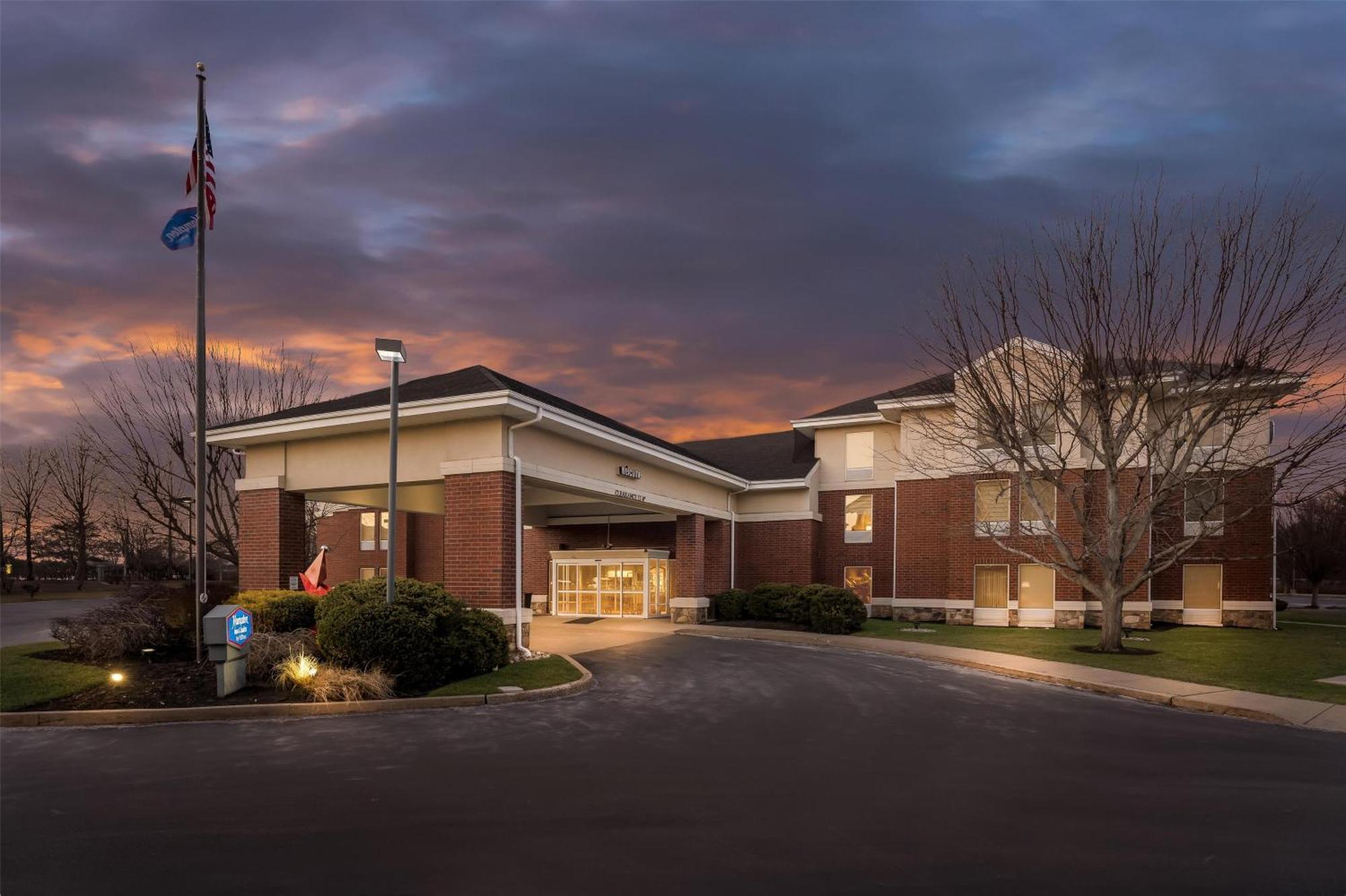 Hampton Inn & Suites Newtown Yardley Exteriör bild