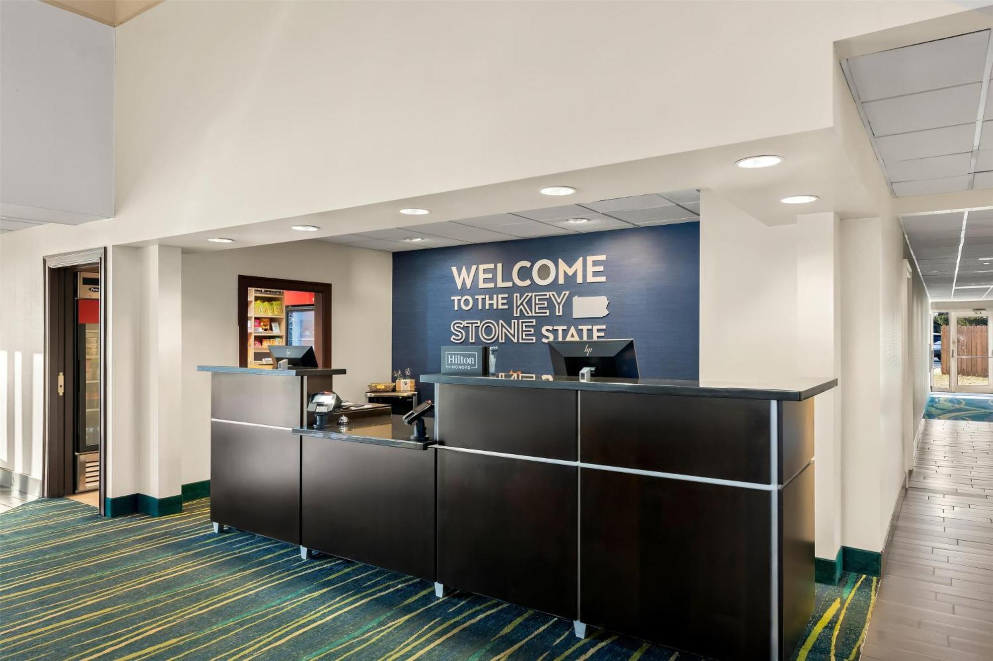Hampton Inn & Suites Newtown Yardley Exteriör bild