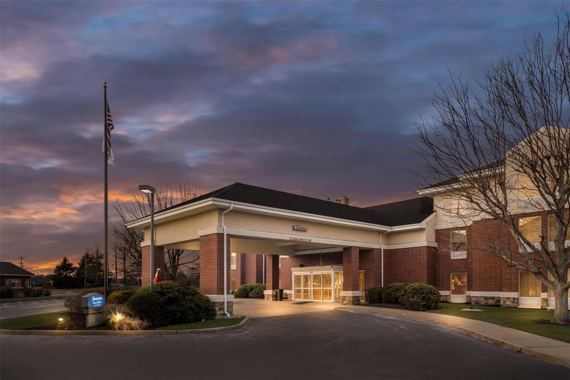 Hampton Inn & Suites Newtown Yardley Exteriör bild